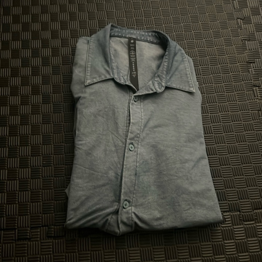 Lululemon L mens long sleeve button up